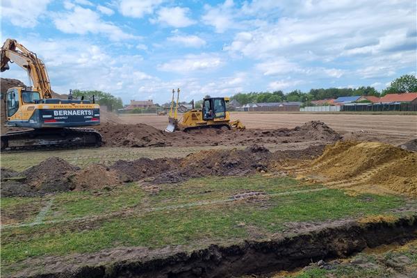 Aanleg kunstgras voetbalveld - Sportinfrabouw NV